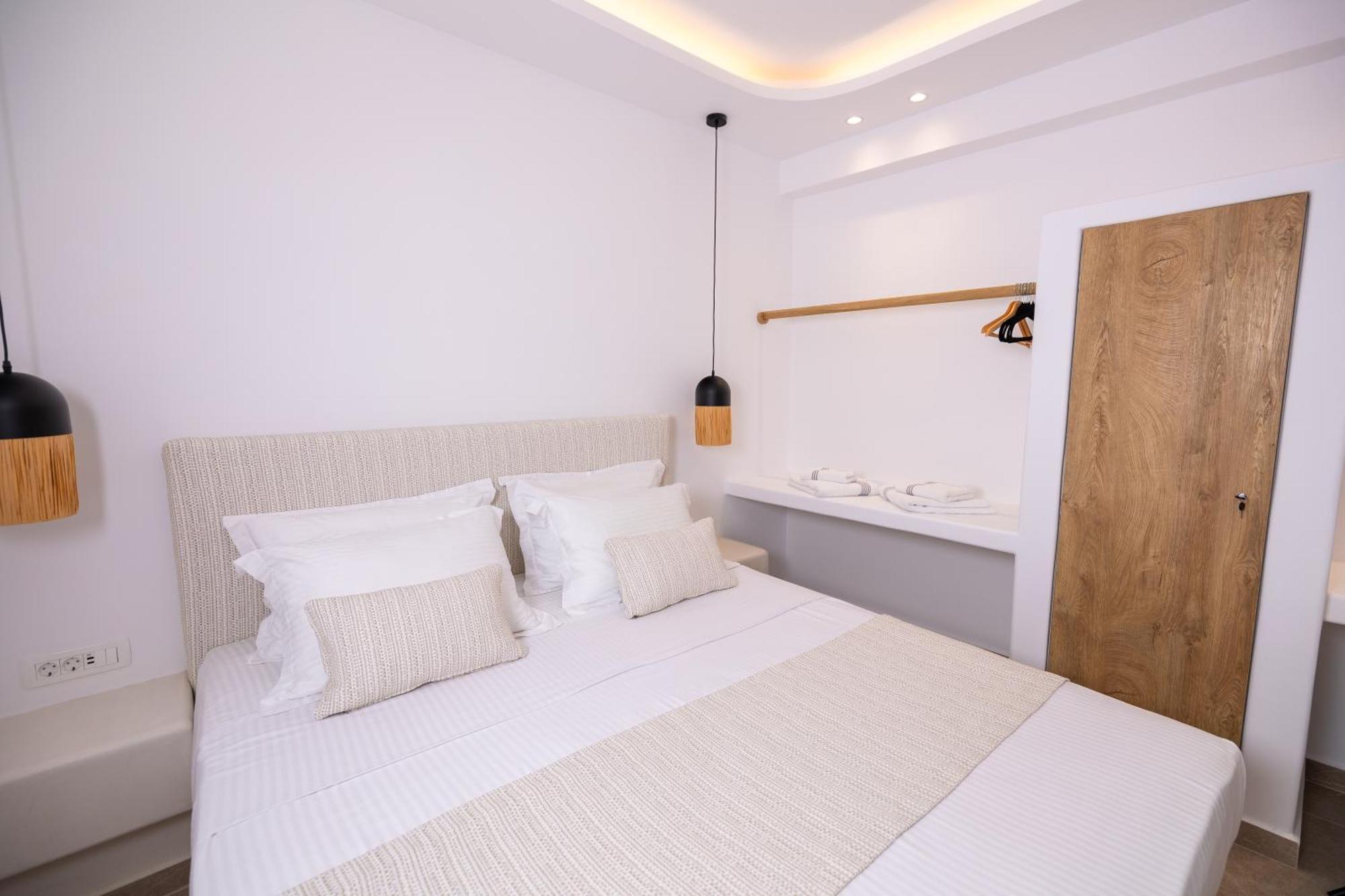Sn Santorini Apartments Kamári Esterno foto